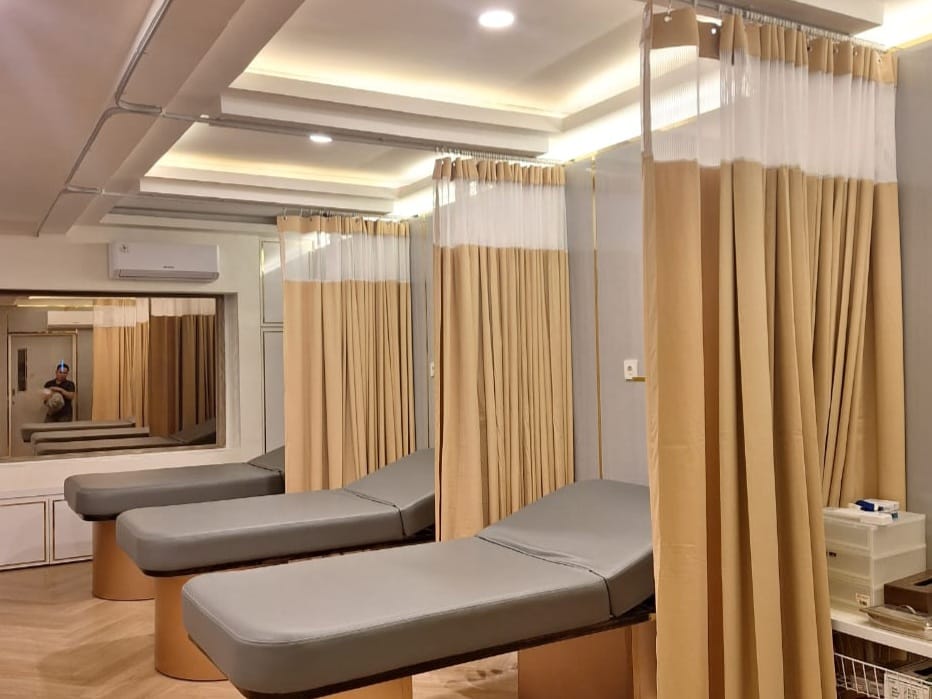 Jual tirai gorden rumah sakit anti noda darah, kombinasi vitrase & PVC, bersertifikat uji lab, higienis dan sesuai standar akreditasi.